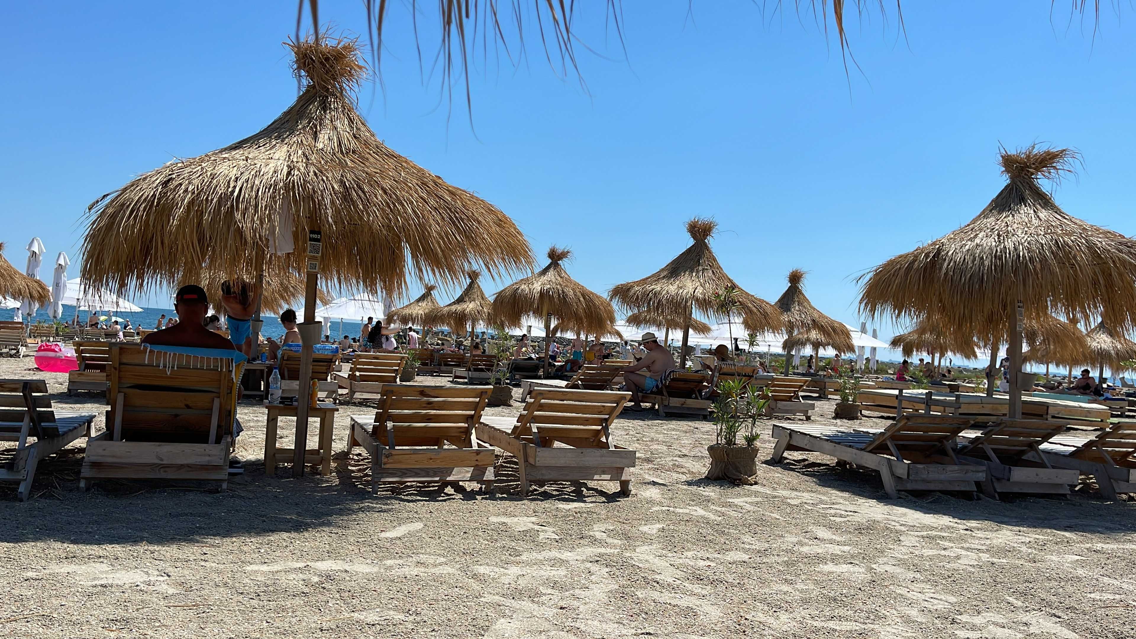 BEACH BAR, Acoperis stuf, Terasa, Umbrele plaja stuf. Cu Garantie