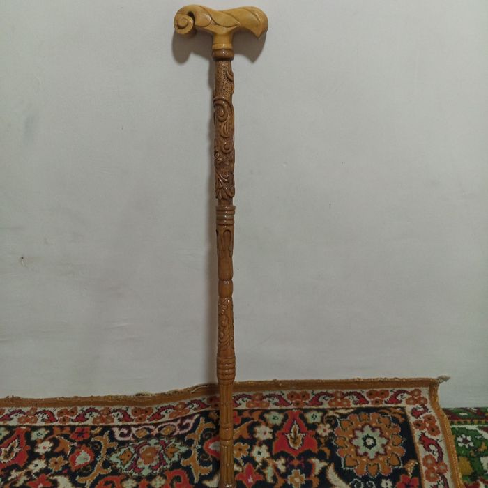 Продаётся Трость ручной работа.