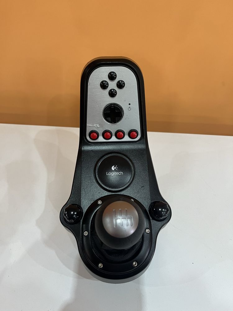 Logitech g27 в много добро състояние