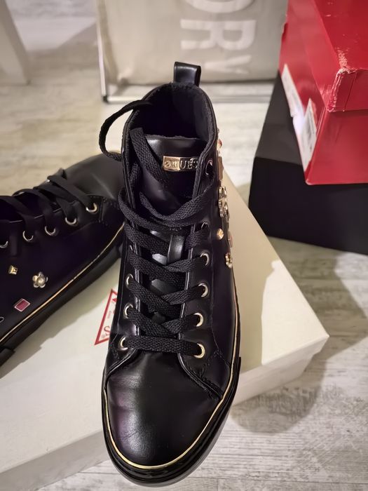 Дамски кецове Guess