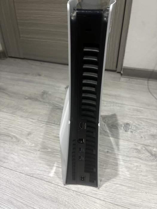 Vand PlayStation 5 cu disk 1TB