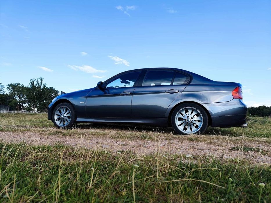 Vând BMW anul 2006 benzina