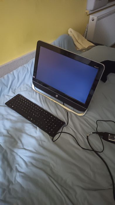 Calculator HP Desktop AMD E1‑1200 + 6 GB RAM + Monitor 19″ + Tastatura