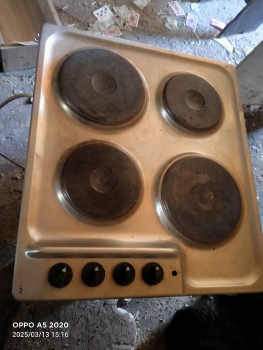 Продам электро плиту и вытяшку .б/у