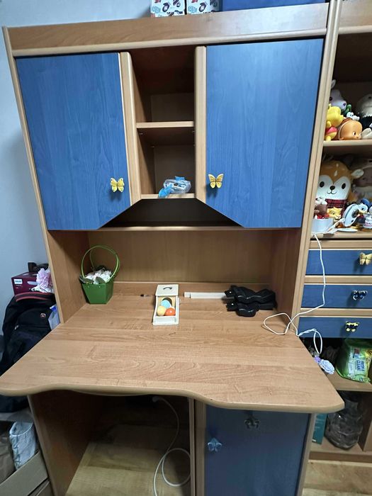 Продавам секция и гардероб