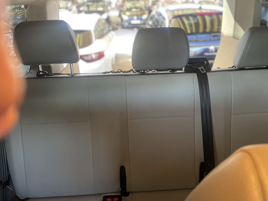 Bancheta 3 Locuri VW Caravelle Transportet T5 Tapiteria este din piele