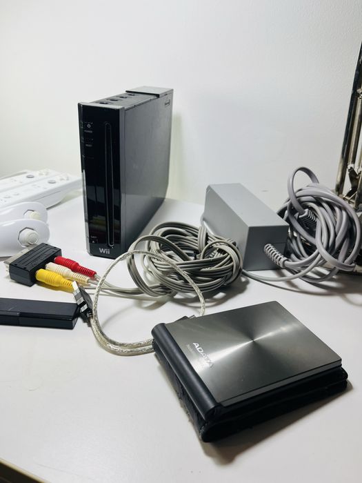 Consola Nintendo Wii + 2 controllere, 2 nunchuck si 60 de jocuri