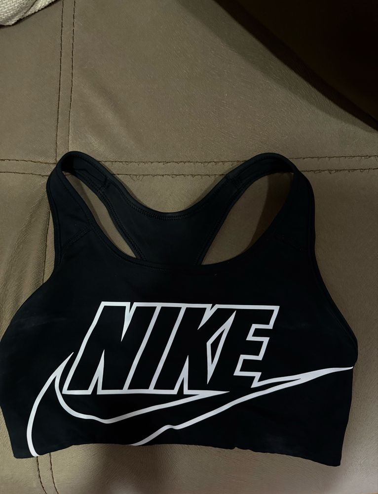 спортно бюстие на nike, adidas