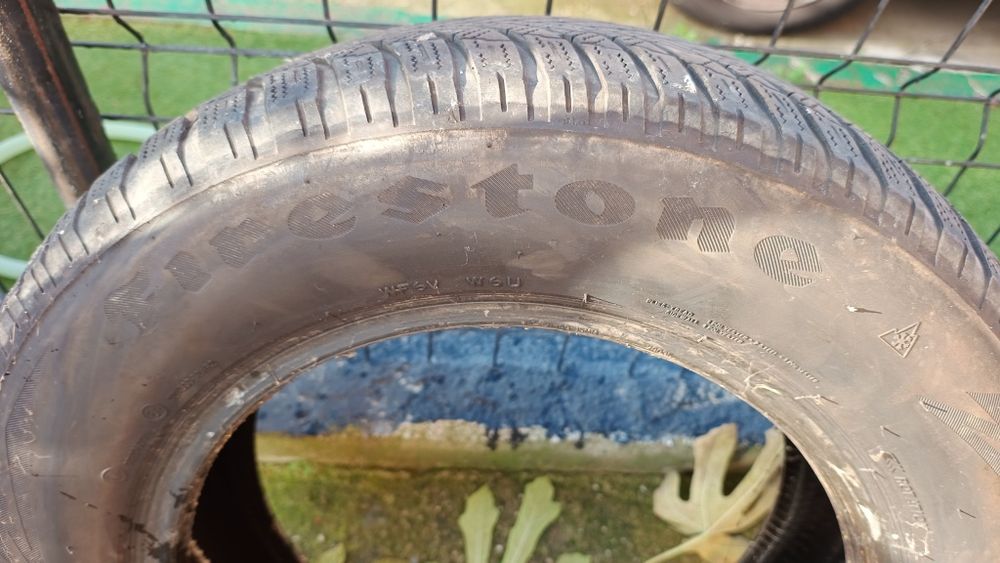 Vand 2 anvelope de iarna firestone 215/65/R16