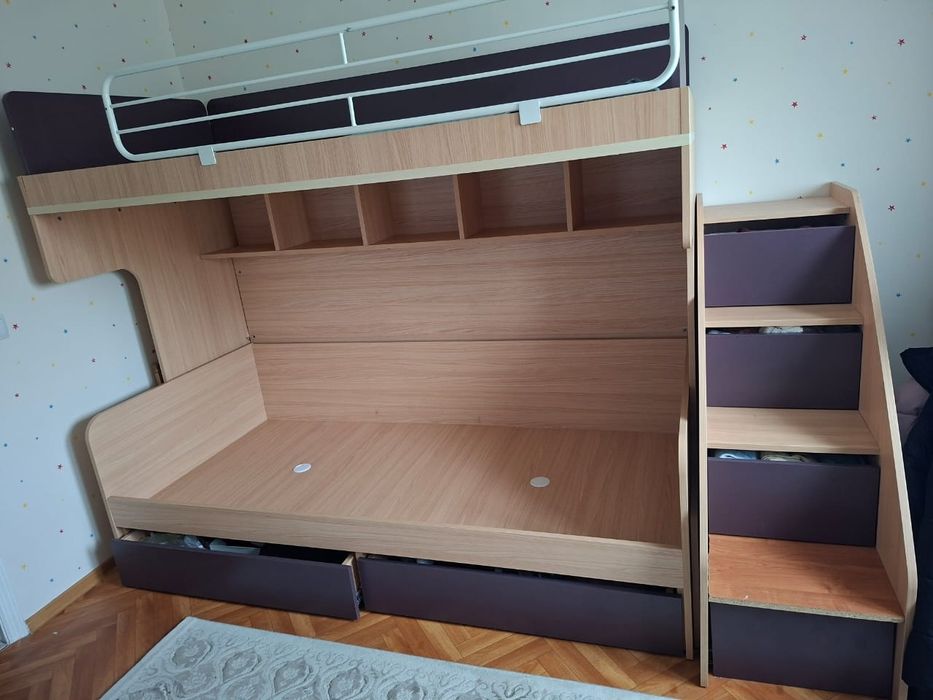 Продаётся кровать двух ярусная