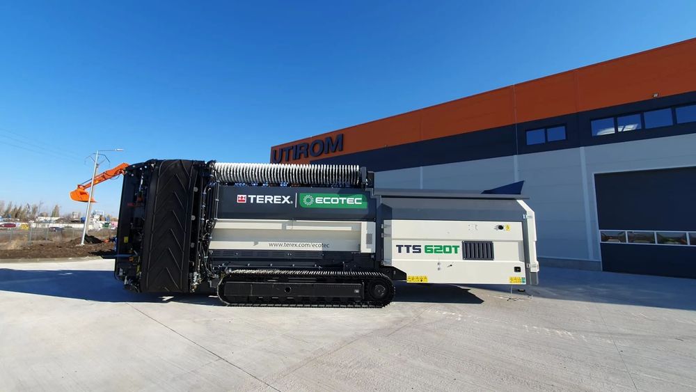 Terex CIUR MOBIL PE SENILE CU 2 BENZI - 5.5 m3, lungime tambur 5.5m, masa operationala 24t - buncar alimentare 4x1.8m - capacitate procesare - motor CAT 137HP - produs in Irlanda - garantie 12 luni - posibilitate leasing - PROMOTIE 245.000 EUR + TVA