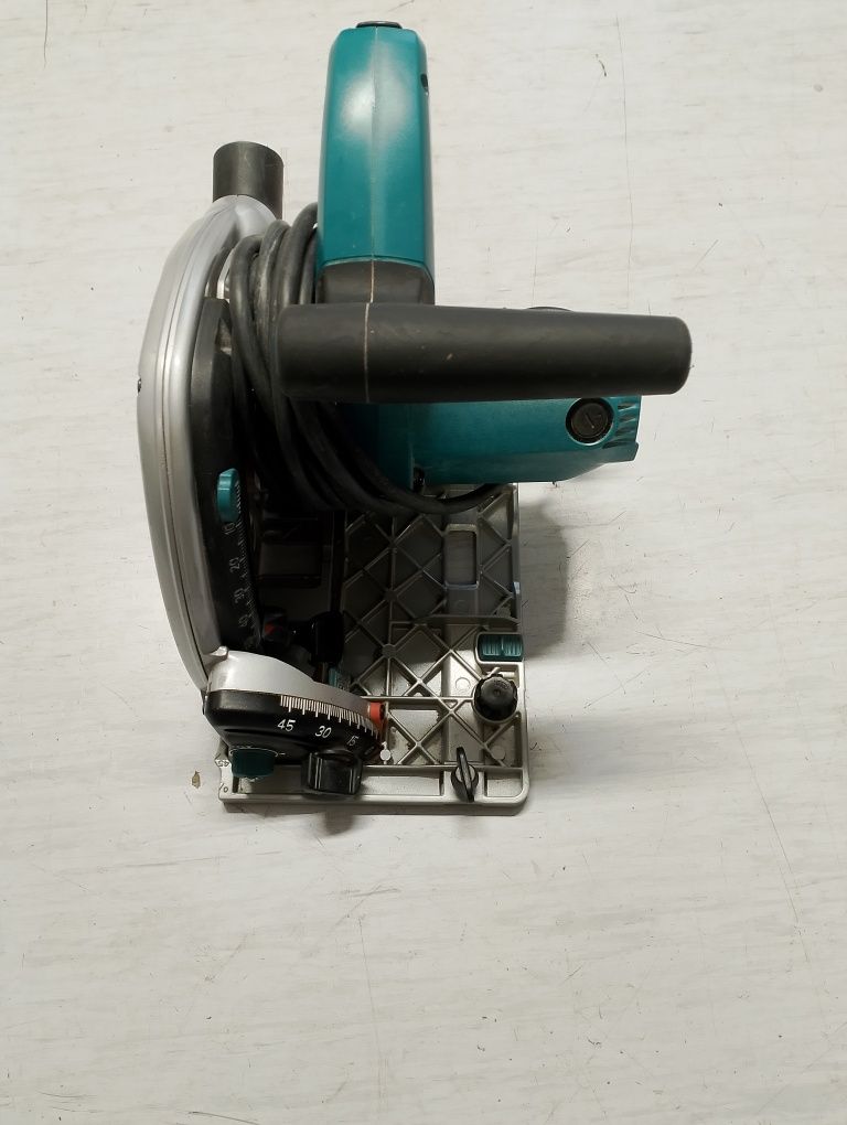 Потапящ циркуляр Makita