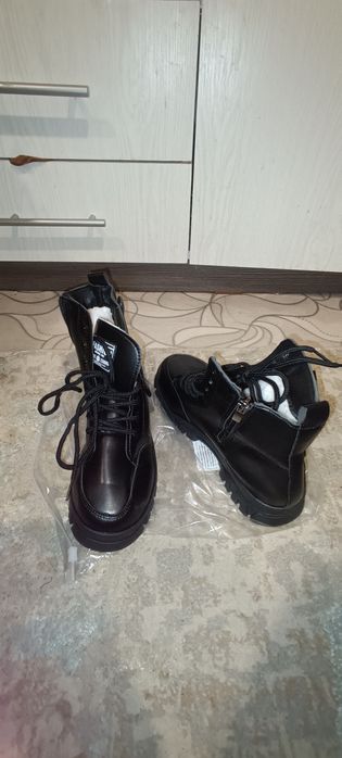 Ботинки демисезонные на шнуровке