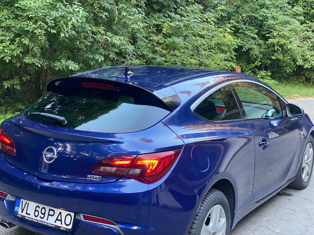 Vand  Opel Astra J GTC pachet OPC