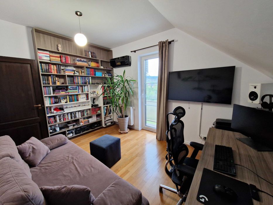 Vand penthouse 4 camere cu loc de parcare si boxa, incluse