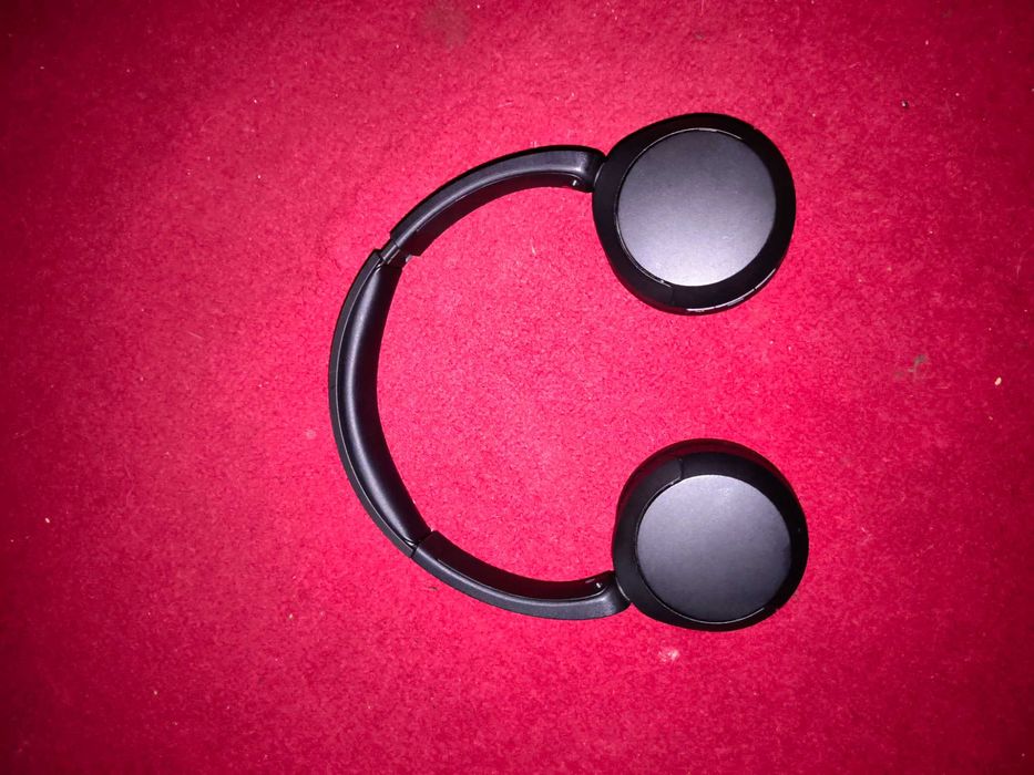 vând casti sony noi fara cutie.