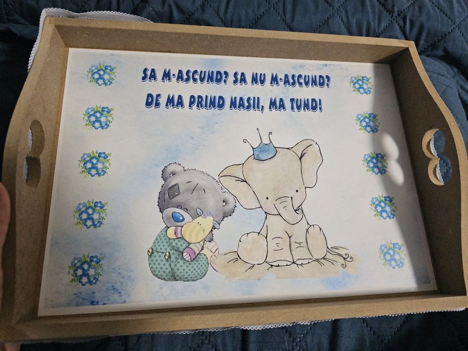 Tava tavita mot lemn