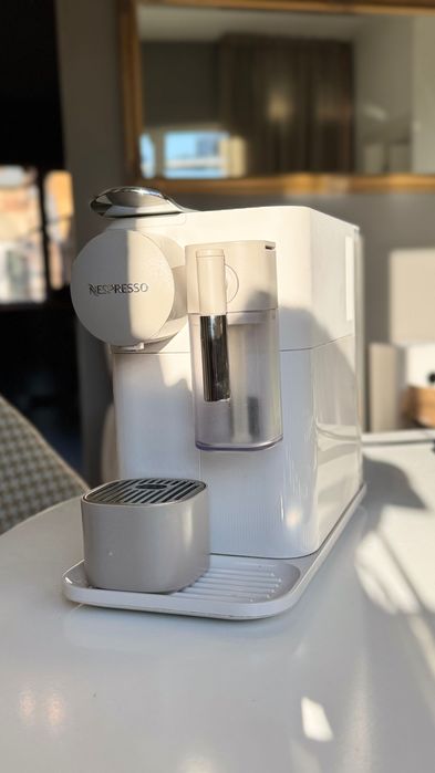 Nespresso Lattissima кафе машина