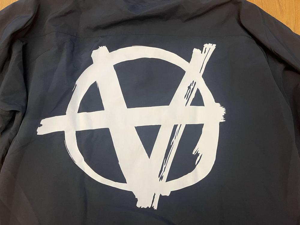 Яке Vetements модел Anarchy