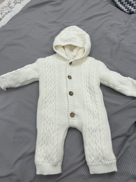 Продам комбинезон для наворожденных