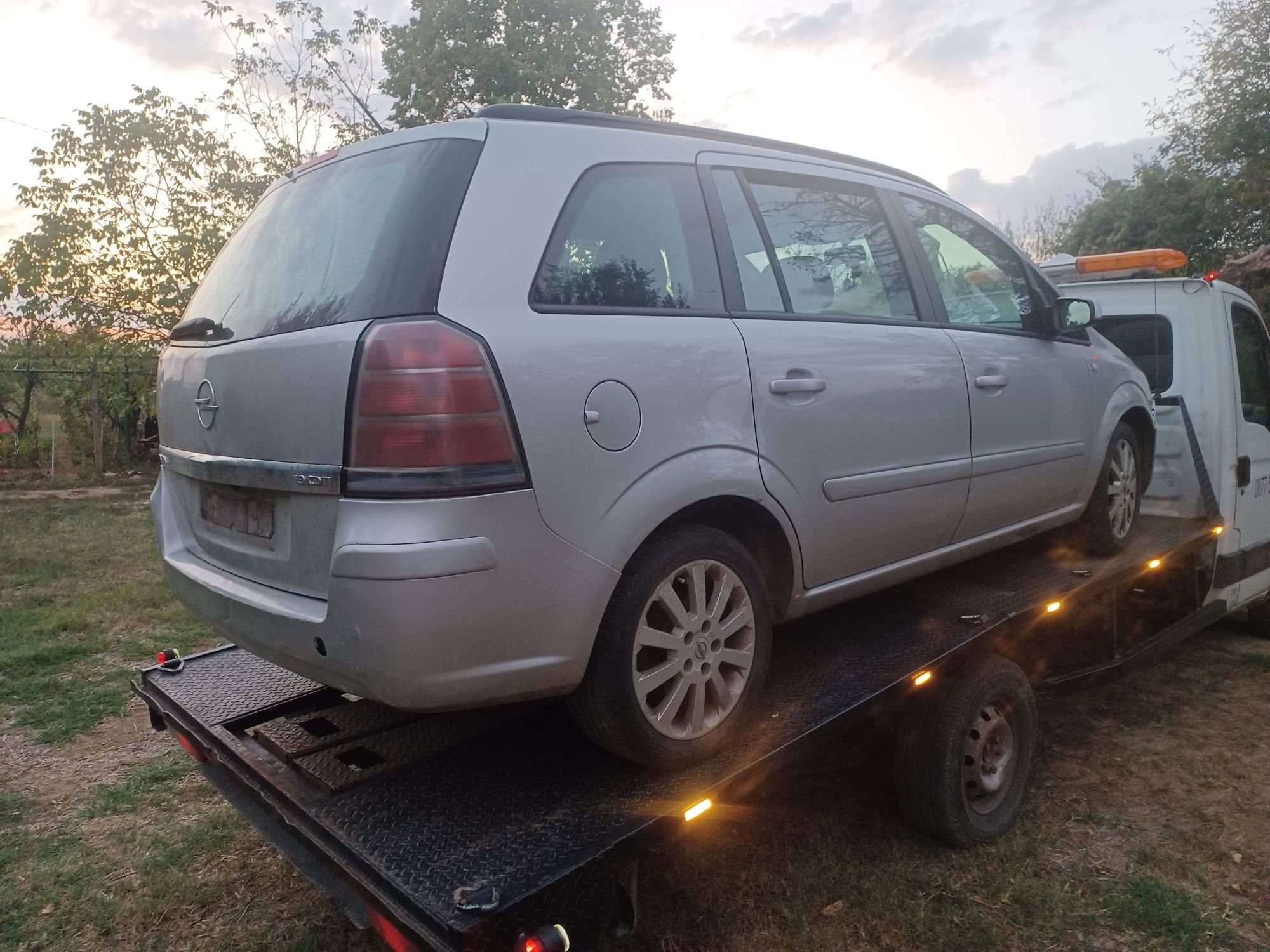 Опел зафира 1.9цдти на части/opel zafira 1.9cdti na chasti