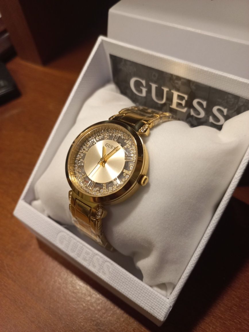 GUESS  Наручные часы