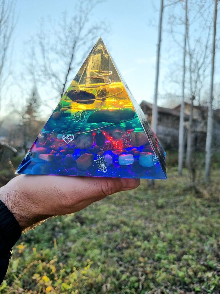 Piramida abundenta 16 cm
