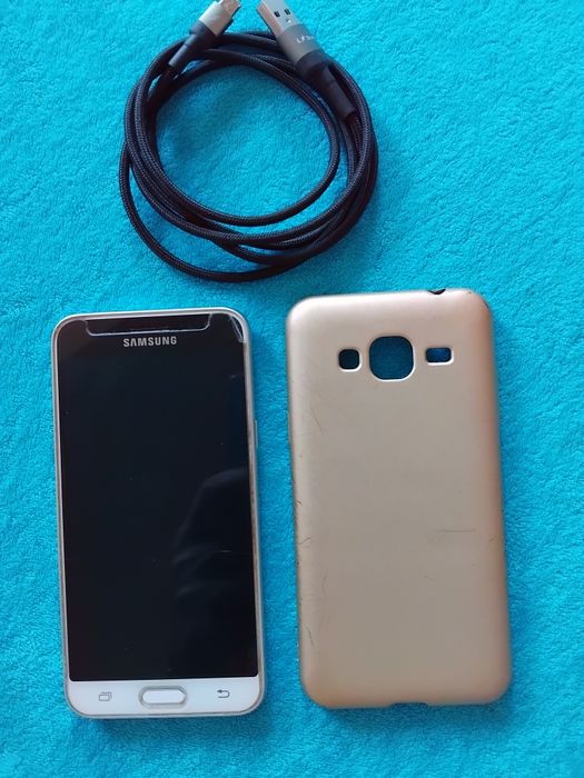 Смартфон Samsung Galaxy J3 SM-J320F