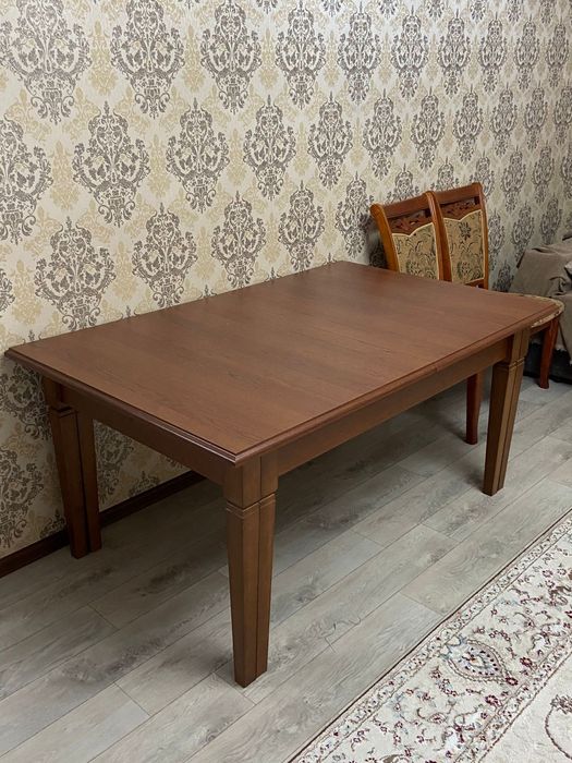 Продам стол со стулями. Натуральная дерево