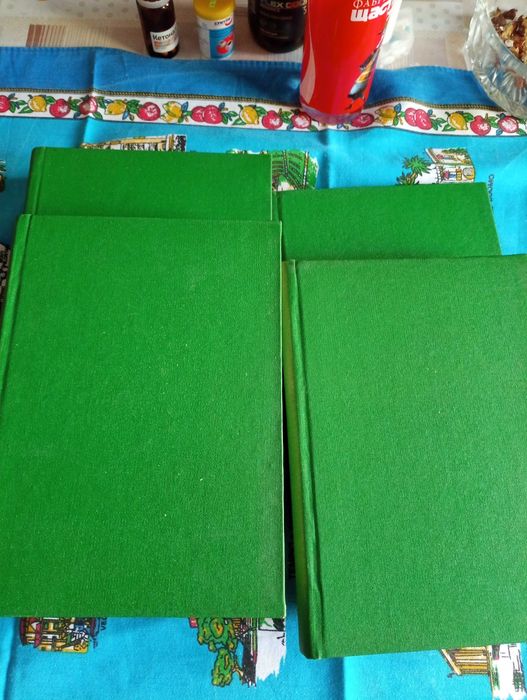 Подвързани четири години Филателен преглед