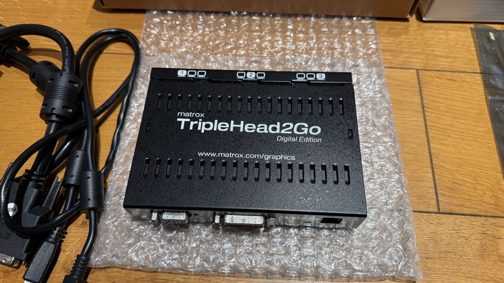 Set 3x Matrox TripleHead2Go (DP + Digital) - Soluție Multi-Monitor Pro