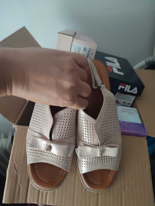 Обувки / маратонки / пантофки