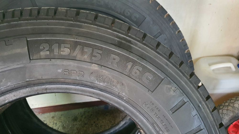 2 броя зимни гуми мишелин 215/75/16С,