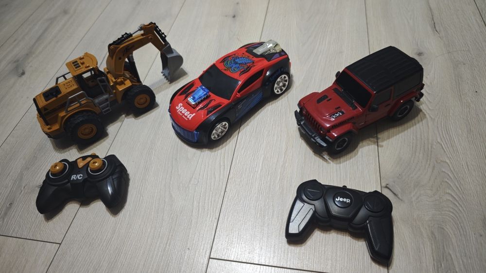 Lot jucarii, masina cu lumini, jeep cu telecomanda,  excavator/tractor