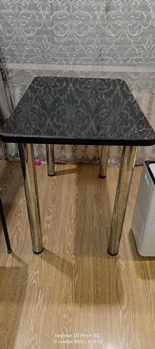 Продам обеденный стол