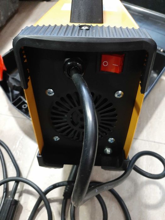 Нов Инверторен Електрожен в куфар KrafT Royal 400 ампера