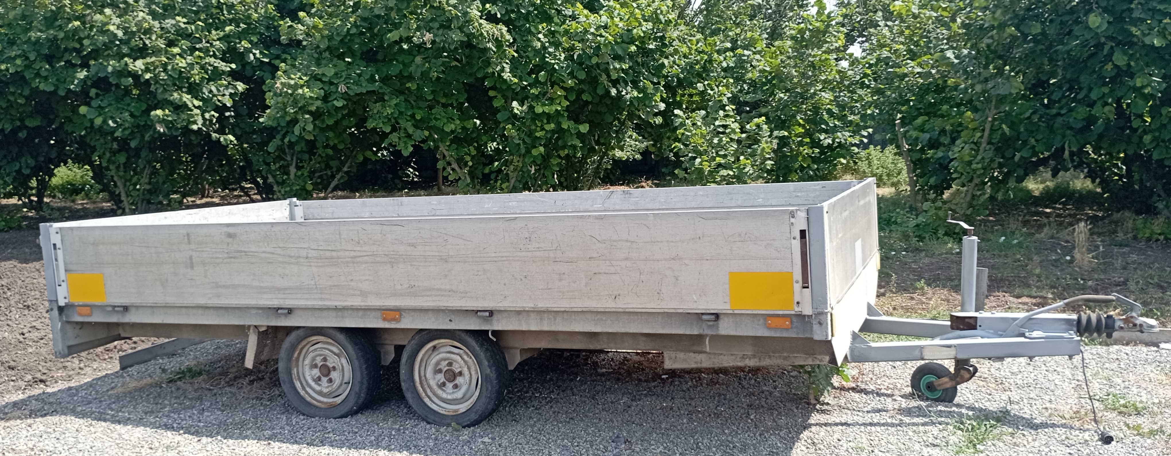 Продавам двуосно ремарке 3.5т.