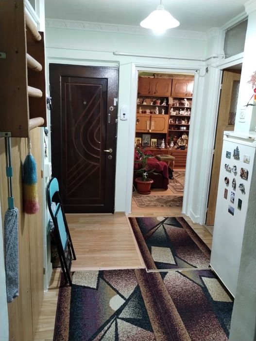 schimb apartament 2 camere decomandat et.3 cu similar parter sau et.1