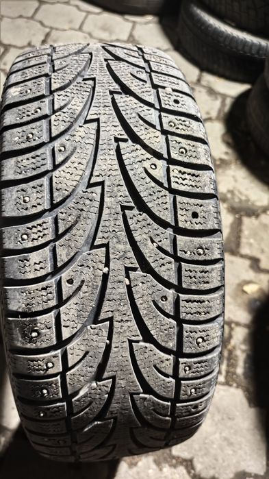 Продам комплект зимних шин 235/55/18