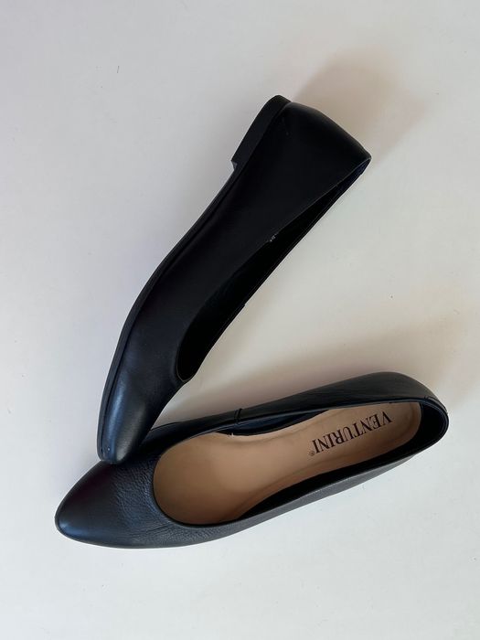 Кокетни черни елегантни обувки Venturini