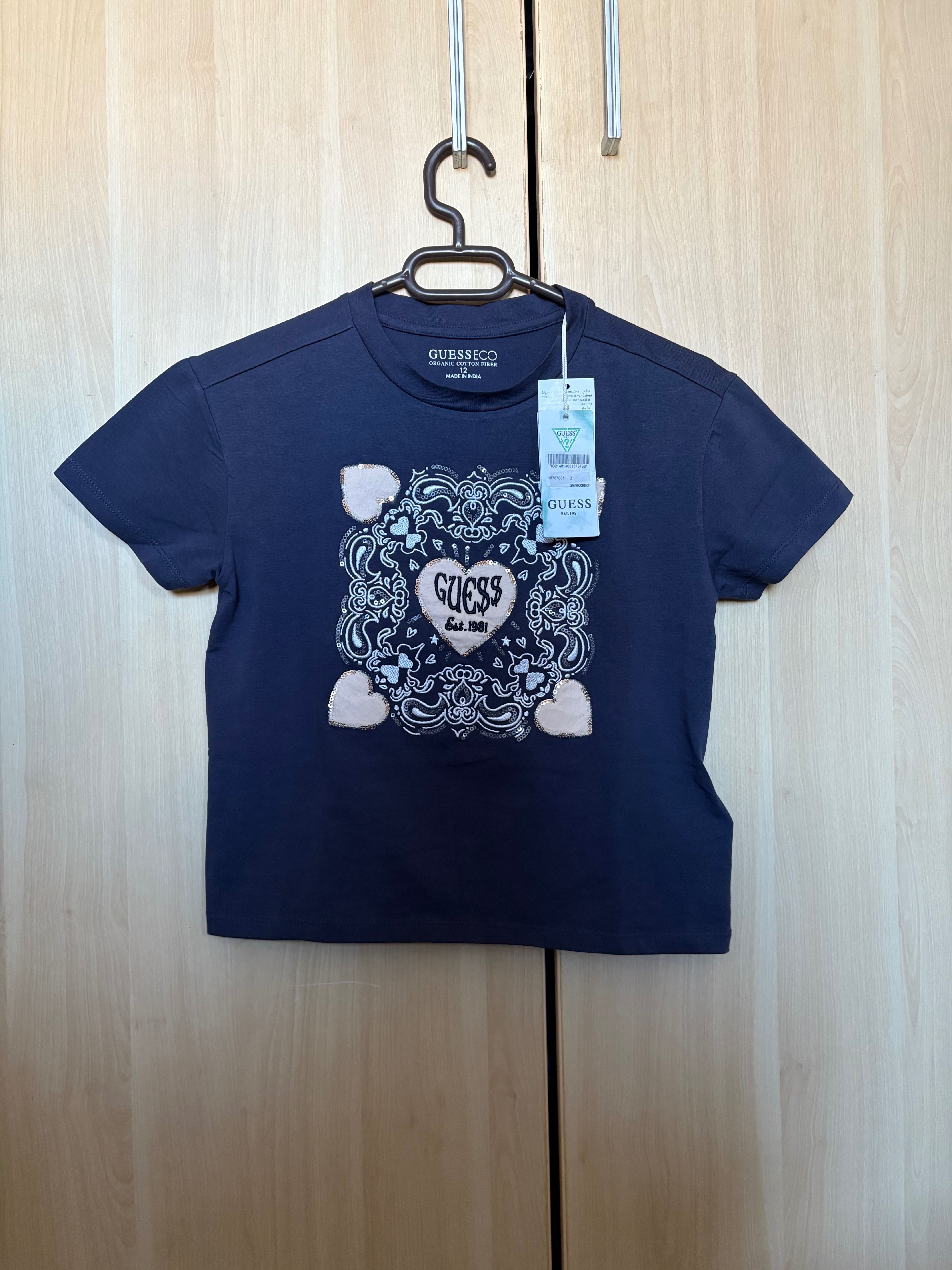 Нова оригинална тениска Guess с етикети