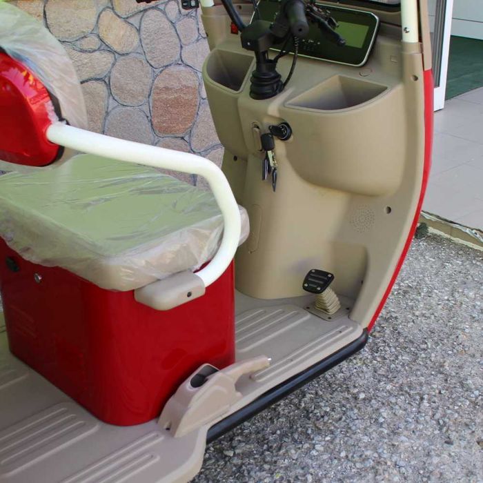 Електрическа триместна триколка Max Motors NEW GOLF RED