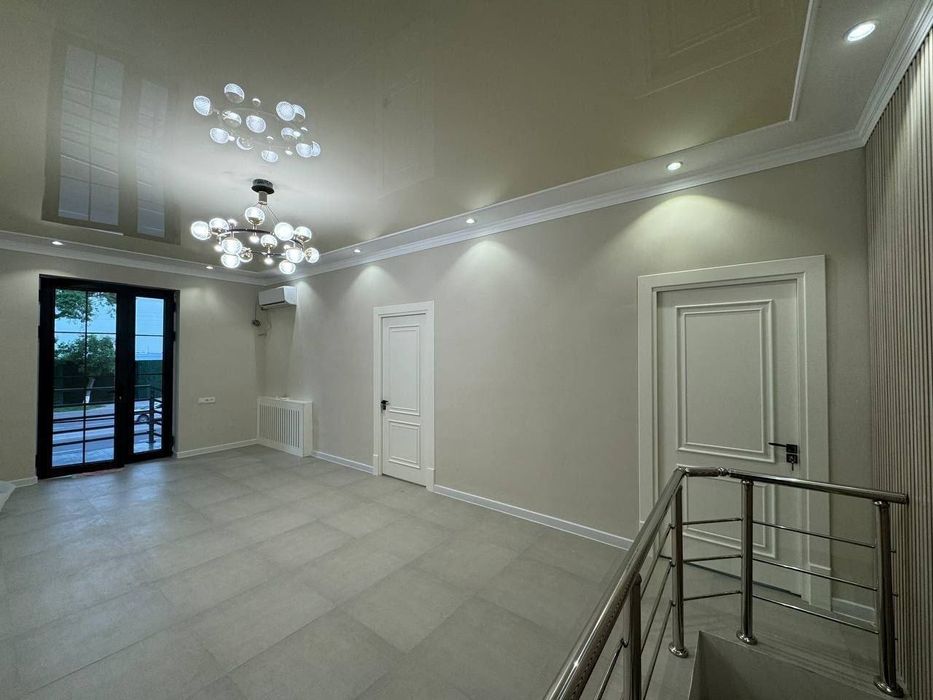 срочно срочно продаётса нежилой помищенияа яакасарой с Ариндаторим