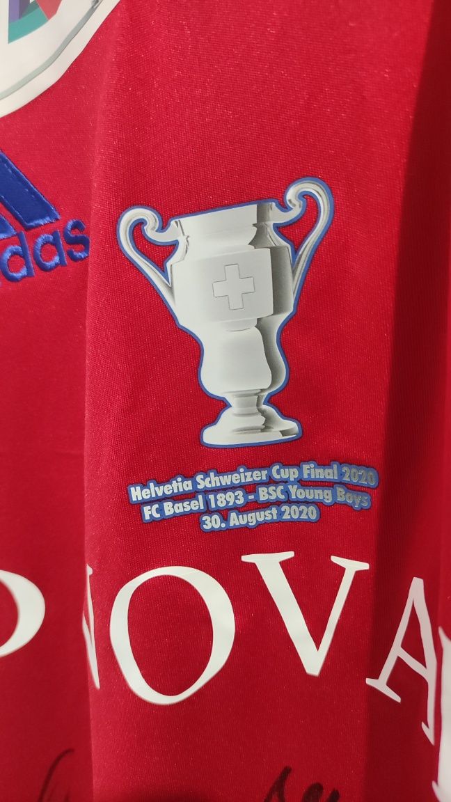 Оригинална фланелка с автографи на Базел от финал за купа 2020 L size