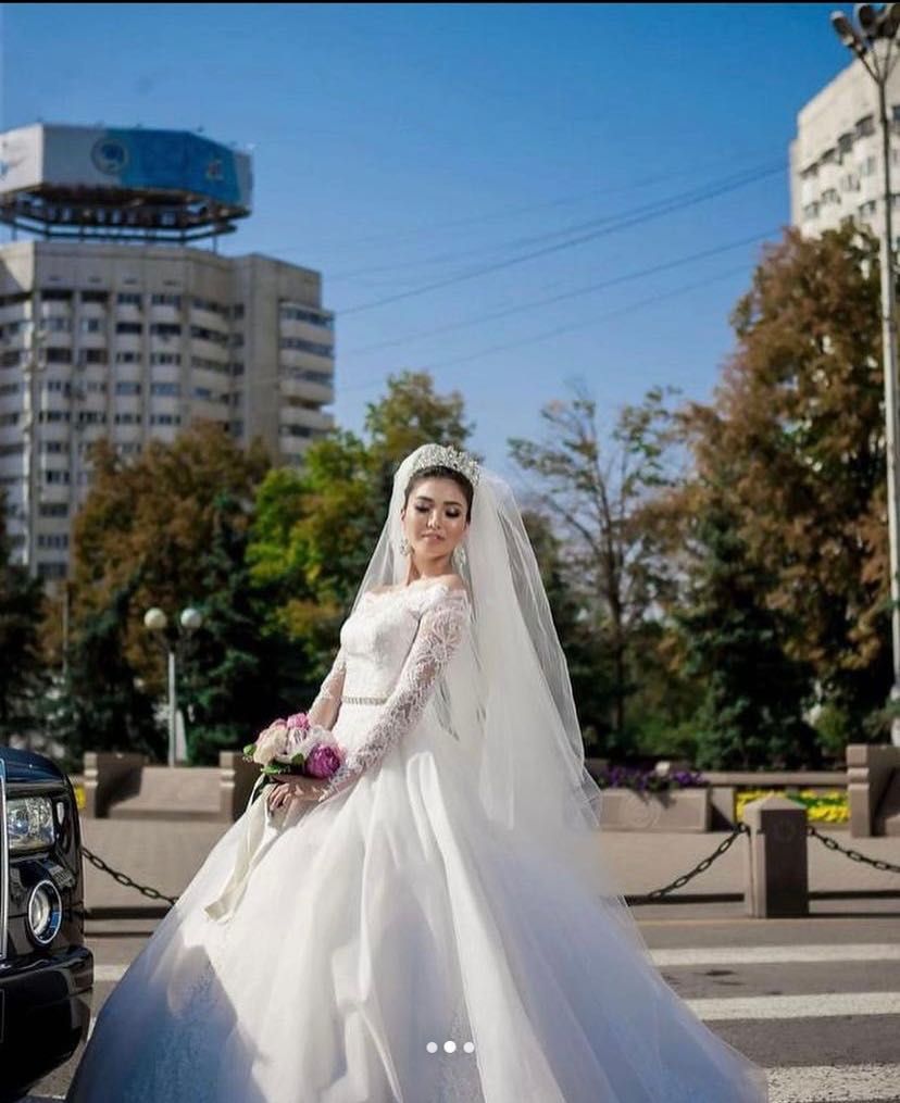 Продам свадебное платье украинского дизайнера.