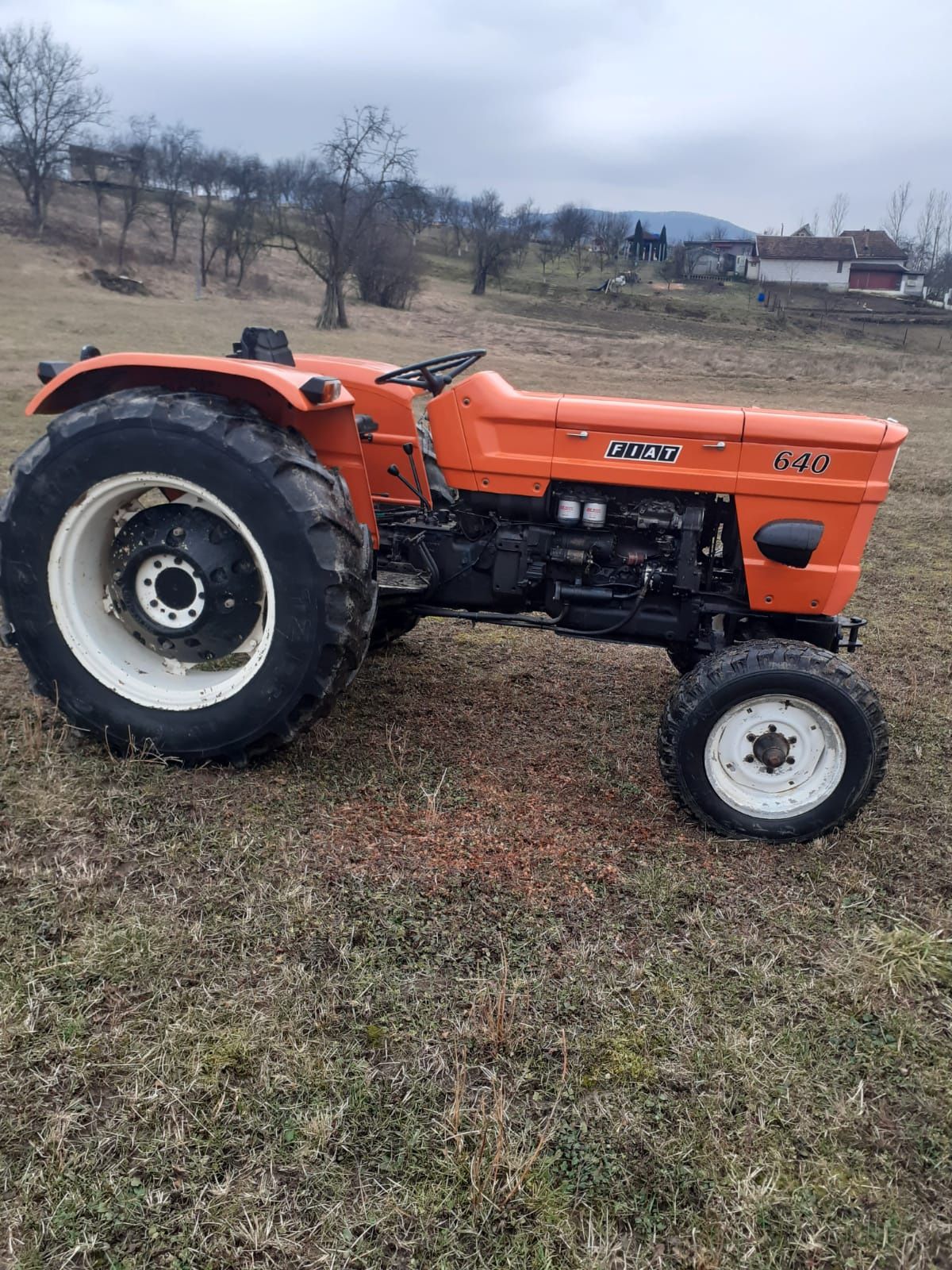 Vând tractor fiat 640