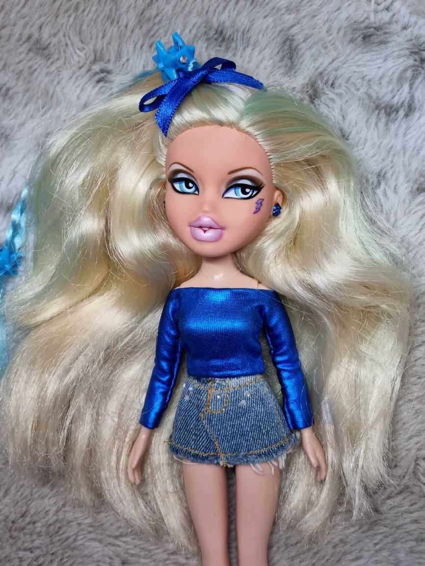 Papusa Bratz Cloe Rock Dollz - Glow in the dark MGA