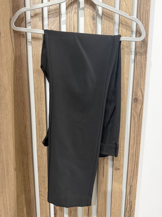 Черен класически костюм/ сет на Mohito. Размер 38