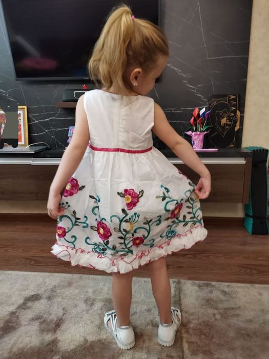 Платье на 4-5 лет