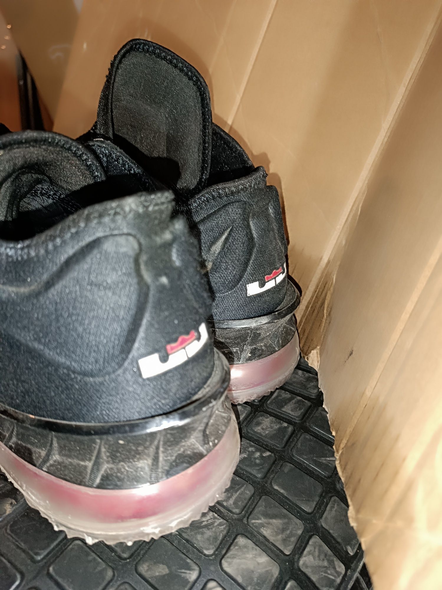 Обувки за баскетбол Nike Lebron XVIII